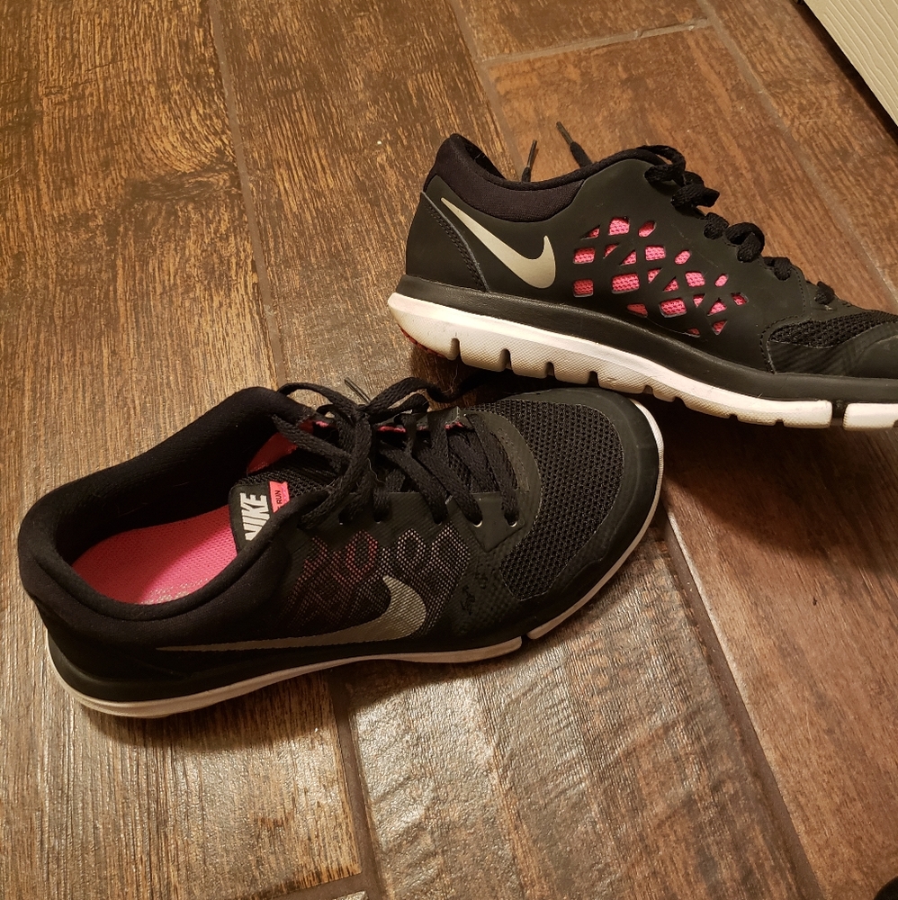 Women's 7.5 embellished Nike sneakers